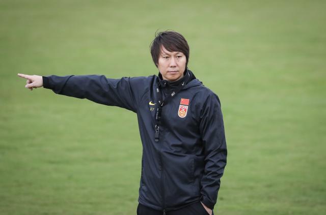 九游体育-李铁：费南多受伤退出集训 国足最大对手是“伤病”